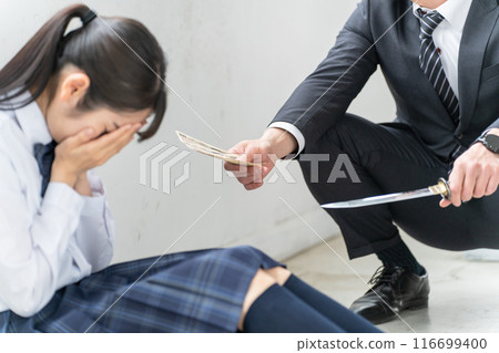 一個男人,一個女高中生,一個高中生,一個初中生強迫賣淫,爸爸活動,補償約會以換取金錢。 一個男人,一個女高中生,一個高中生,一個初中生強迫賣淫,爸爸活動,補償約會以換取金錢。 116699400