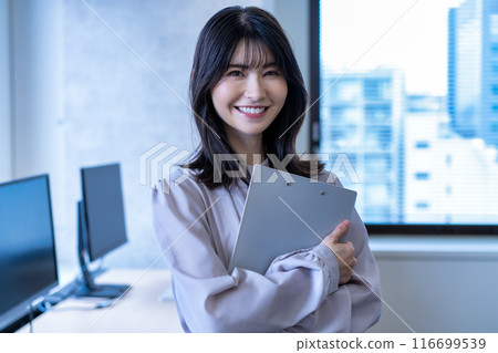 Middle-aged woman working in the office 116699539
