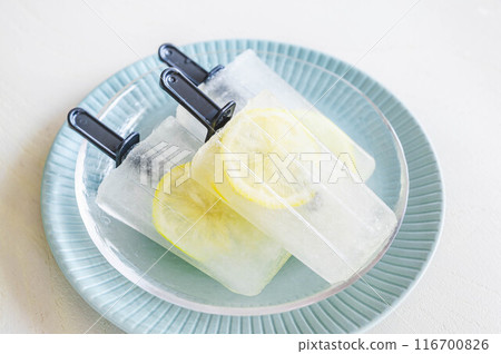 Homemade lemon popsicles 116700826
