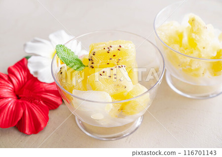 Kiwi and soda crispy ice Kiwi and soda crispy ice 116701143