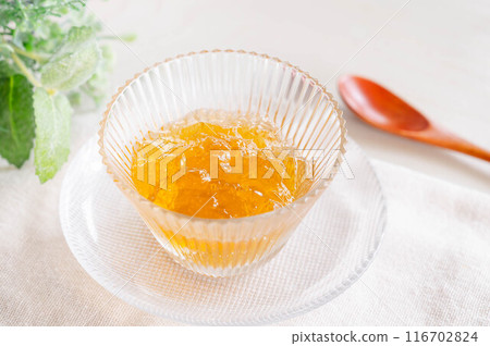 Jiggly roasted green tea jelly 116702824