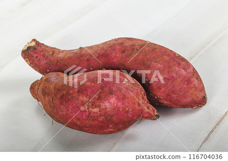 Raw red batat for cooking Raw red batat for cooking 116704036