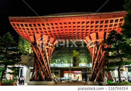 The night view of Kanazawa Station, with a completely different impression from the daytime. The night view of Kanazawa Station, with a completely different impression from the daytime. 116704354