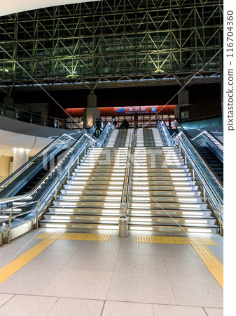 The night view of Kanazawa Station, with a completely different impression from the daytime. The night view of Kanazawa Station, with a completely different impression from the daytime. 116704360