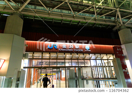 The night view of Kanazawa Station, with a completely different impression from the daytime. The night view of Kanazawa Station, with a completely different impression from the daytime. 116704362