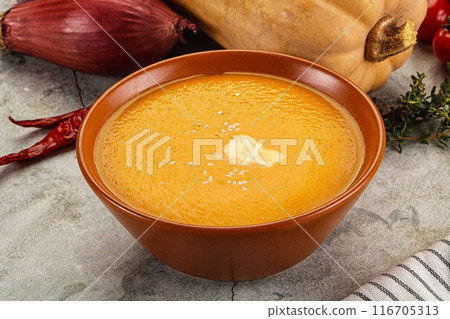 Vegetarian Pumpkin soup with spices 116705313