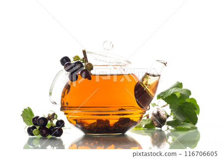 herbal tea from currant leaves and berries 116706605