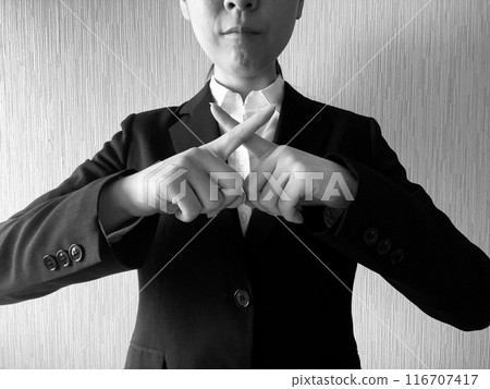 Female employee who breaks up 116707417