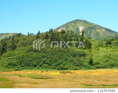 Lake Takaya and Mount Hiuchi in early autumn Lake Takaya and Mount Hiuchi in early autumn 116707999