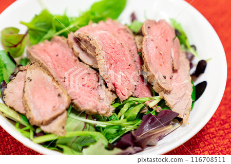 A photo of delicious roast beef. 116708511
