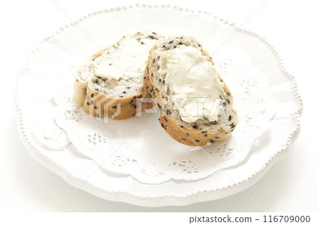 Black sesame bread with cream cheese 116709000