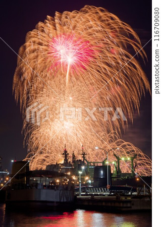 吳夏季祭煙火表演期間，煙火在船後爆炸 116709080