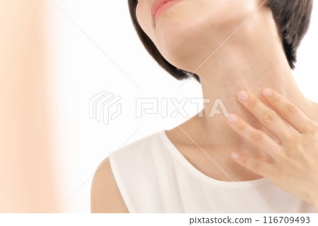 一個關心自己脖子的女人 116709493