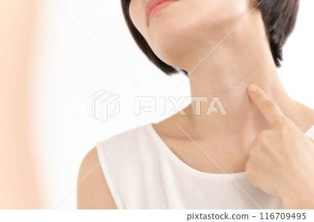 一個關心自己脖子的女人 116709495