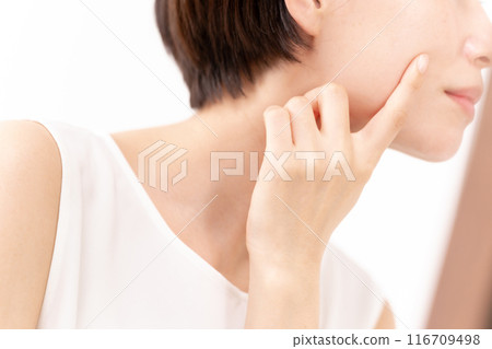 女性患有皮膚病 116709498