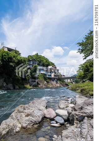 Retro scenery along the Yoshida River in Gujo Hachiman 116709781