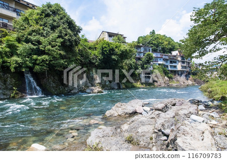 Retro scenery along the Yoshida River in Gujo Hachiman 116709783