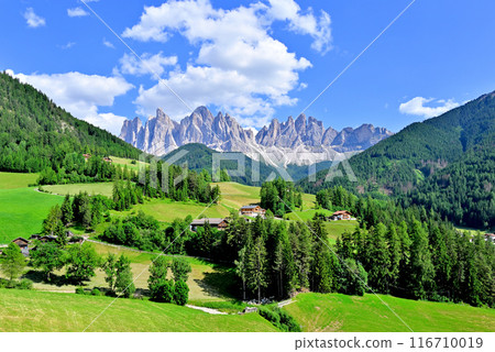 Santa Maddalena village and the Geisler massif Santa Maddalena village and the Geisler massif 116710019