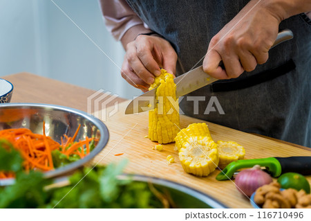 Chef at the kitchen preparing spicy glass noodle salad 116710496