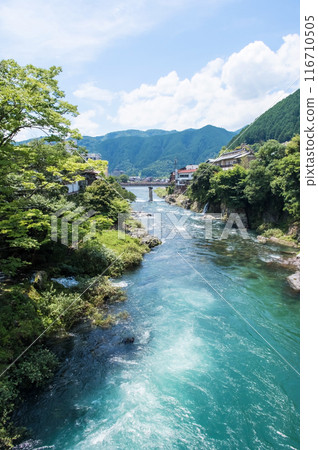 從新橋看到的「郡上八幡」吉田川 116710505