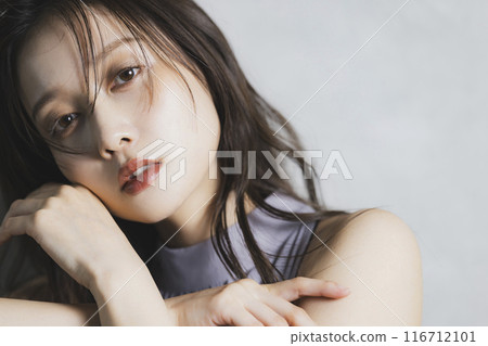 long hair woman 116712101