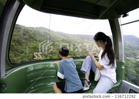享受空中纜車的兄弟姊妹 116712292
