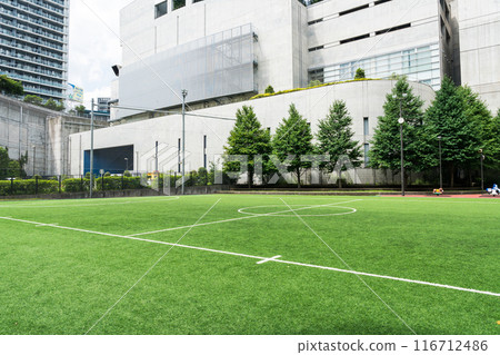 在東京目黑區池尻大橋站前的 Opus Dream Plaza 演奏，晴朗的夏日天空 116712486