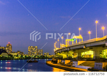 Image of the Metropolitan Expressway and buildings Image of the Metropolitan Expressway and buildings 116712750