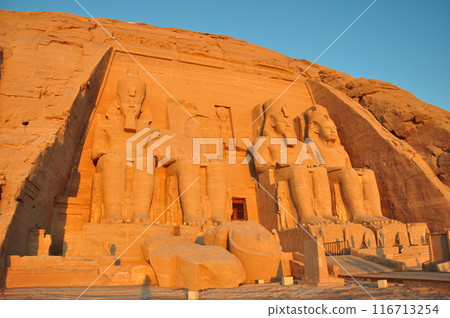 阿布辛貝神殿沐浴在清晨的陽光下 116713254