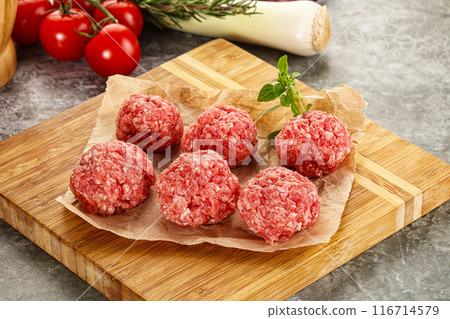 Raw beef meatball minced meat Raw beef meatball minced meat 116714579
