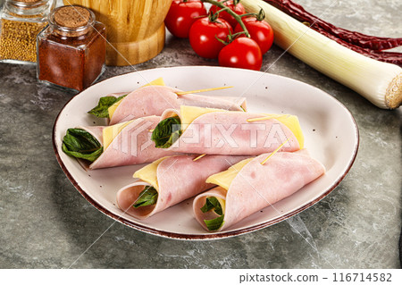 Roll with ham and cheese 116714582