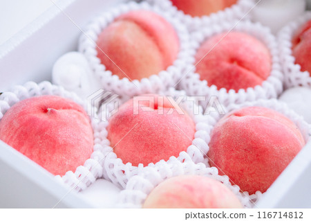 Boxed peaches as a gift for hometown tax payment Boxed peaches as a gift for hometown tax payment 116714812