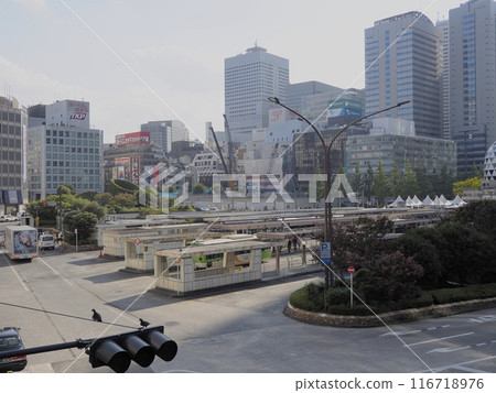 Road scene in front of the west exit of Shinjuku Station. Rotary. Road scene in front of the west exit of Shinjuku Station. Rotary. 116718976