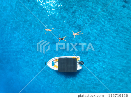 Aerial view of small motorboat and swimming people in the sea 116719126