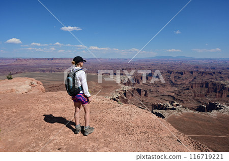 Woman hiking on White Rim Overlook Trail in Canyonlands National Park, Utah. 116719221