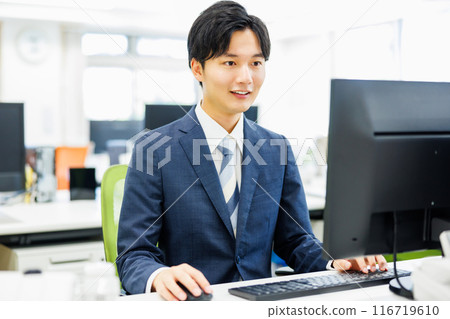 Businessman heading to PC 116719610