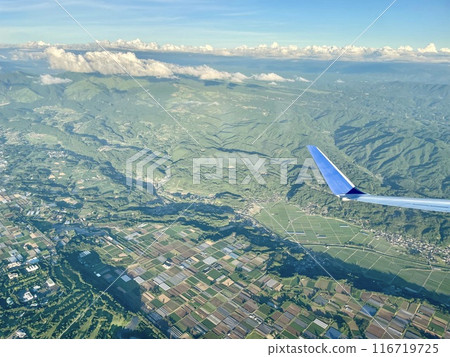 從飛機窗口查看 116719725