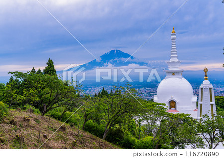 [Shizuoka Prefecture] Fuji Stupa and Mt. Fuji at dusk in summer 116720890