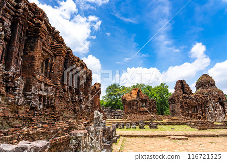 越南美山遺址,佔婆王國供奉印度教諸神的聖地 越南美山遺址,佔婆王國供奉印度教諸神的聖地 116721525