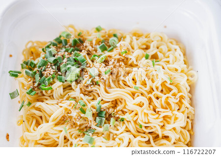 Instant salt-fried noodles 116722207