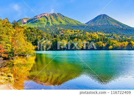 Hokkaido Onneto dyed in autumn leaves - Mt. Meakan and Mt. Akan Fuji reflected on the lake surface - Hokkaido Onneto dyed in autumn leaves - Mt. Meakan and Mt. Akan Fuji reflected on the lake surface - 116722409