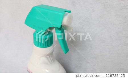 Hygienic spraying of kitchen chlorine-based disinfectant detergent Hygienic spraying of kitchen chlorine-based disinfectant detergent 116722425