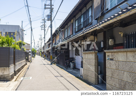 Sixteen Tenement Houses (Kishijo-cho, Kishiwada City, Osaka Prefecture) Sixteen Tenement Houses (Kishijo-cho, Kishiwada City, Osaka Prefecture) 116723125