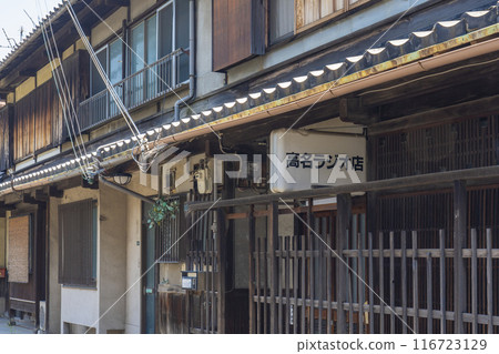 十六軒長屋（大阪府岸和田市岸木町） 116723129