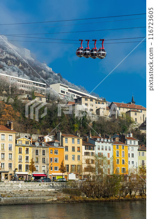 Grenoble cable car 116723605