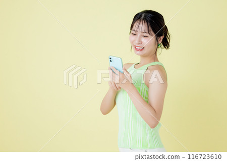 Lifestyle A woman looking at a smartphone 116723610