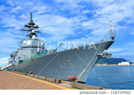 [Kagawa Prefecture] The escort ship Akizuki anchored at Takamatsu Port 116724402