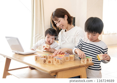 家庭聚會 積木 幼稚園老師 幼稚園 116724689
