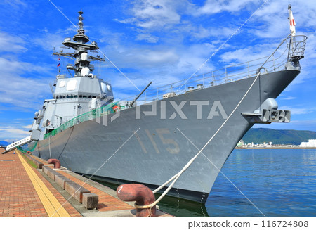 [Kagawa Prefecture] The escort ship Akizuki anchored at Takamatsu Port 116724808
