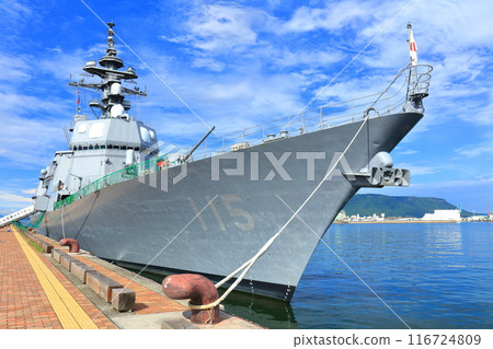 [Kagawa Prefecture] The escort ship Akizuki anchored at Takamatsu Port 116724809